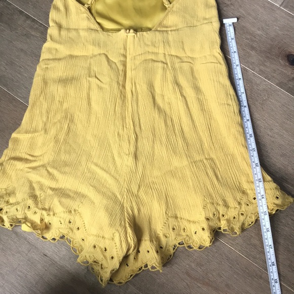 Lulu’s sunbeam yellow embroidered romper - Picture 8 of 9